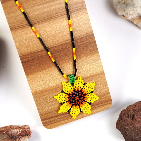 Handmade beaded necklace - Picture 3 of 3